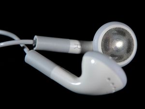 Supporting image for story: Headphone use sparking loneliness in many, study warns