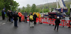 The operation to install the Jackfield Gates