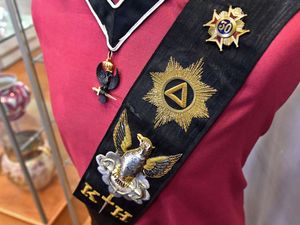 Supporting image for story: Freemasons set to take legal action over Met Police membership declaration plan