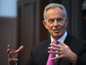 Supporting image for story: Speaker calls for all former PMs to be knighted with highest ranking