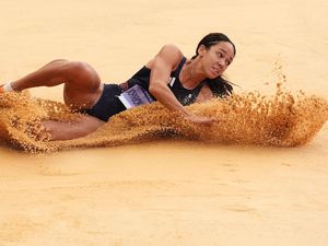 Supporting image for story: Katarina Johnson-Thompson still leading heptathlon after long jump