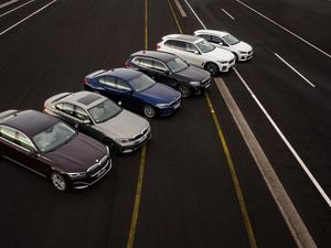 Supporting image for story: BMW announces pricing for plug-in hybrid line-up