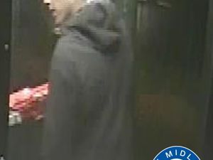 Supporting image for story: Do you know this man? Appeal after bus driver robbed of phone