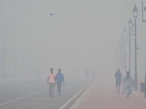 Supporting image for story: Air pollution hits ‘severe’ level in New Delhi after festival celebrations