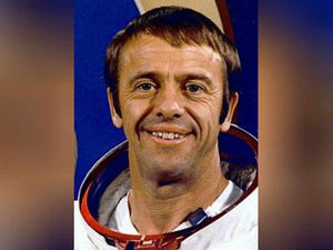 Supporting image for story: Peter Rhodes: May the "fore!" be with you