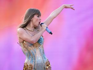 Taylor Swift sings in concert