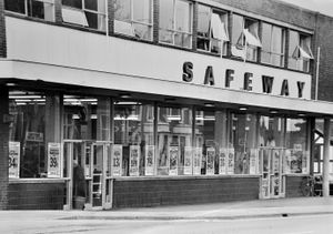 The Safeway store at Abbey Foregate, Shrewsbury, in May 1981. It was demolished in 2001