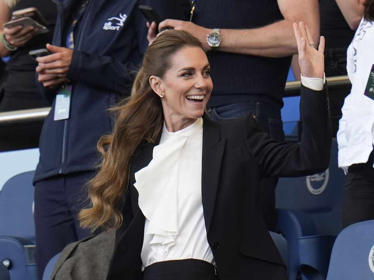 Kate sends good luck message to England for Rugby World Cup final