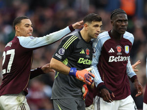 Supporting image for story: Team-mate makes 'focus' claim after Emi Martinez's latest Aston Villa heroics