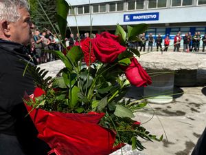 Supporting image for story: Slovak PM’s condition improves after assassination attempt