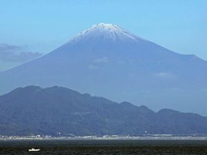Supporting image for story: Mount Fuji gets its trademark snowcap after the longest delay in 130 years