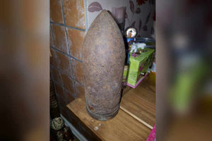 Supporting image for story: Bomb squad called to Chirk home after picture of WWI shell posted on Facebook