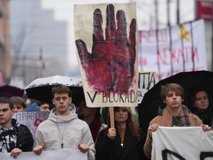 Supporting image for story: University students lead strike in Serbia as President plans counter-protest