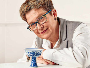 Supporting image for story: Ming cup sells for £3 MILLION after being given to university for free