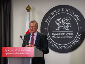 Supporting image for story: Sir Frank calls time as Chief Medical Officer for Wales after eight years