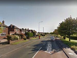 Supporting image for story: Burglary gang bursts into Dudley home