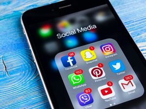 Supporting image for story: Snapchat is testing a feature that lets you tag other users in Stories