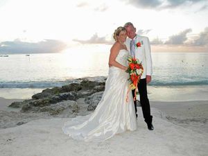 Supporting image for story: High seas romance for love boat couple