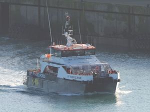 Supporting image for story: Small boats carrying 737 migrants cross Channel ending 28-day pause