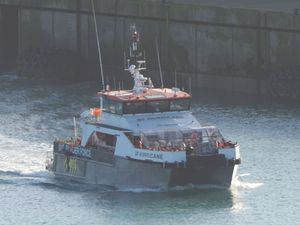 Supporting image for story: Small boats carrying 737 migrants cross Channel ending 28-day pause