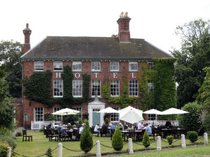 Supporting image for story: Refurbished pub near Shrewsbury granted licence for ‘pop up’ bars in grounds ahead of reopening