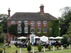 Supporting image for story: Refurbished pub near Shrewsbury granted licence for ‘pop up’ bars in grounds ahead of reopening