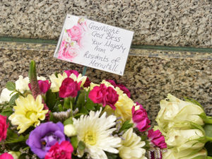 Supporting image for story: 'Goodnight Your Majesty': Heartfelt messages for the Queen left across Black Country