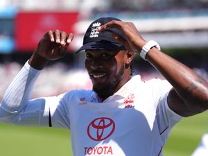 Supporting image for story: Jofra Archer’s instant impact lights up day two of third Test against India