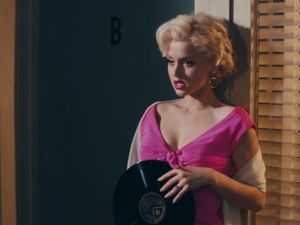 Supporting image for story: Ana de Armas seen with Marilyn Monroe’s platinum curls in trailer for Blonde