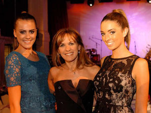 Supporting image for story: Carol Smillie hosts as hundreds support Shrewsbury fashion show