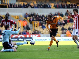 Supporting image for story: Wrexham sign former Wolves striker Steven Fletcher