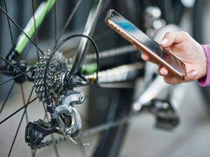 Supporting image for story: Cyclists send record amount of video to police showing close passes by drivers