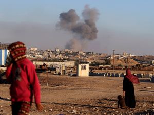 Supporting image for story: Egypt agrees to send aid trucks through Israeli crossing to Gaza