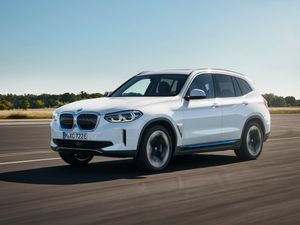 Supporting image for story: BMW iX3 arrives with 285-mile range
