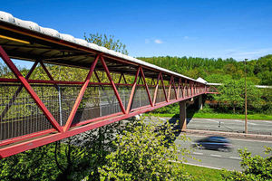 The current footbridge to Telford railway station