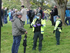 Supporting image for story: What are the new English lockdown regulations and how will they be enforced?