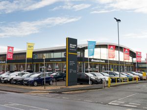 Supporting image for story: Car dealers make £2.6bn profit in 2021 in “best year for motor trade ever”