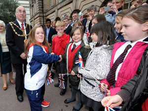 Supporting image for story: Swimming sensation Ellie Simmonds cheered by crowds