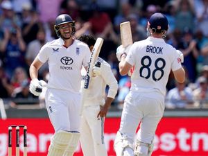 Supporting image for story: Jamie Smith and Harry Brook rescue England with stunning stand against India
