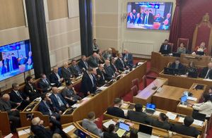 Cllr Simon Phipps at a meeting of Dudley Council where he apologised for a winter maintenance review which resulted in 500 grit bins being removed. Picture Martyn Smith/LDRS free for LDRS use