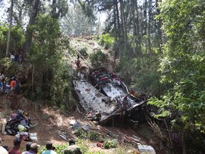 Supporting image for story: Twenty-one killed as bus skids off cliff in Sri Lanka