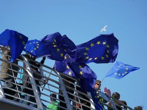 Supporting image for story: Petition to revoke Article 50 has ‘highest recorded signing rate’