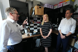 Prime Minister Sir Keir Starmer and Energy Security Ed Miliband chat to Nicola Saint in Rocester, Staffordshire