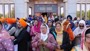 Worshippers came to pray at each Gurdwara on the route