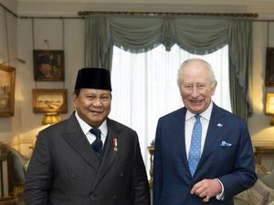 Supporting image for story: King back in London carrying out duties as Harry prepares to enter witness box