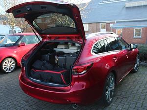 Supporting image for story: Long-term report: The Mazda6 Tourer fills the video void