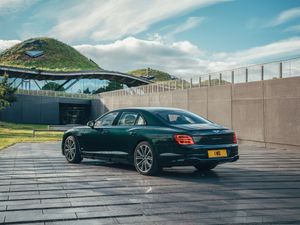 Supporting image for story: Bentley’s hybrid range expands with new Flying Spur