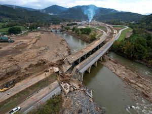 Supporting image for story: Harris pledges support as she visits North Carolina to survey Helene’s aftermath