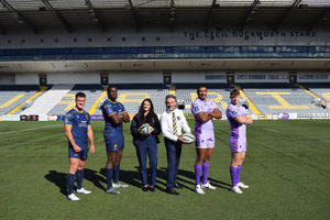 L-R: Polly and Richard Manser (5 Star Windows & Conservatories) with Worcester Warriors players