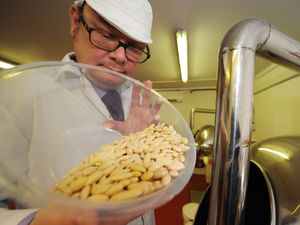 Supporting image for story: On Her Majesty's chocolate service